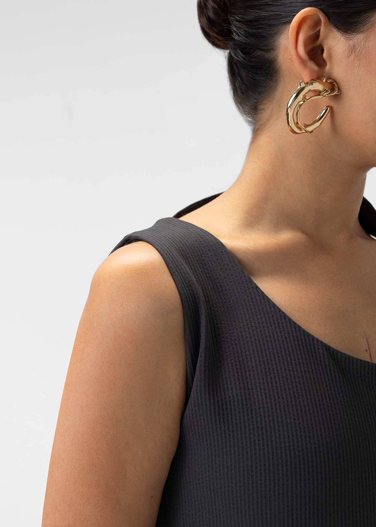 ASYMMETRIC STRUCTURED TOP